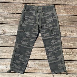 Sanctuary Camo Joggers NWT size 27